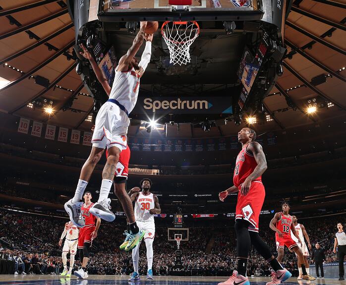 江苏队横扫上海队，拉文关键制胜