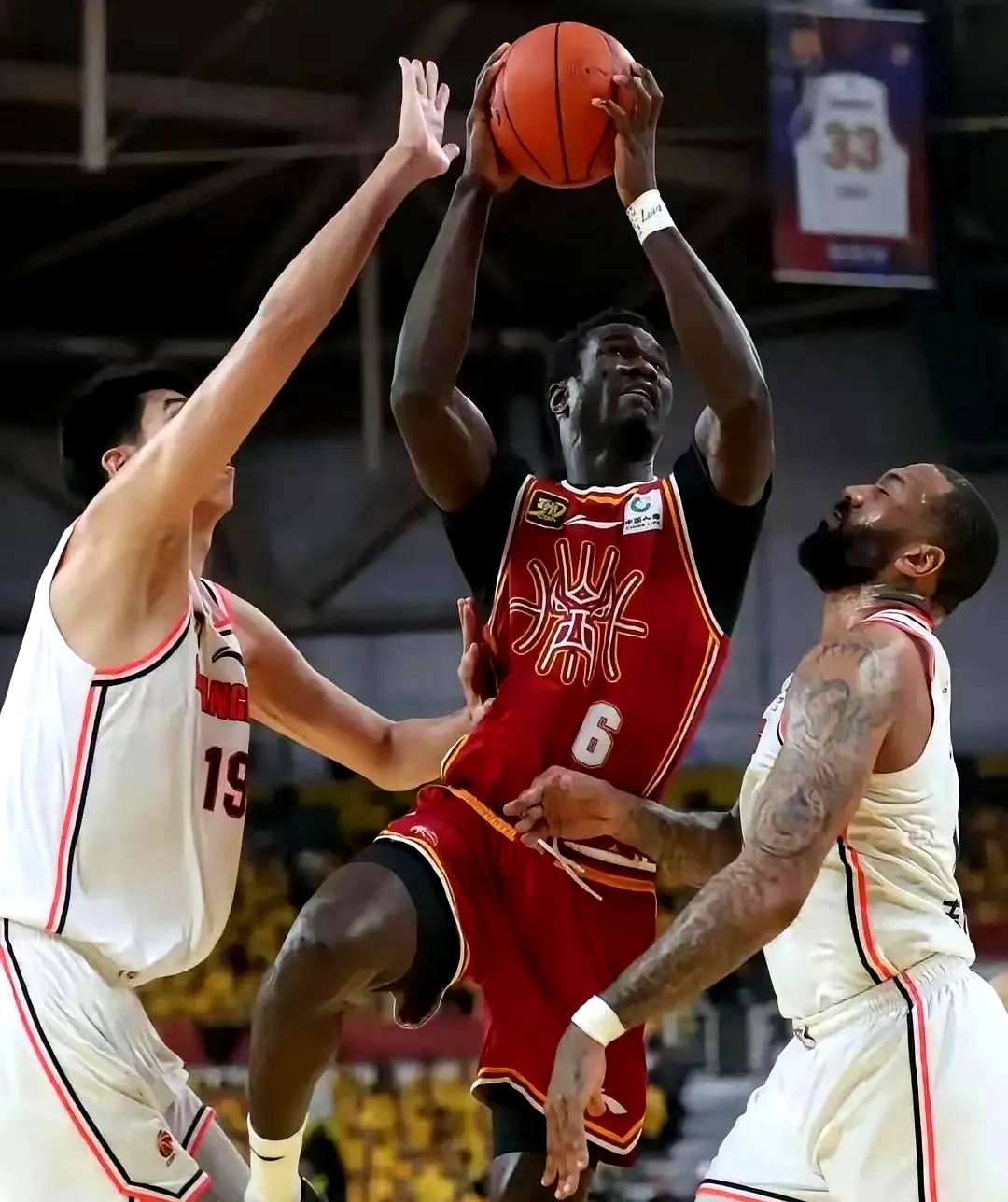 山西队翻盘深圳队，哈登关键制胜