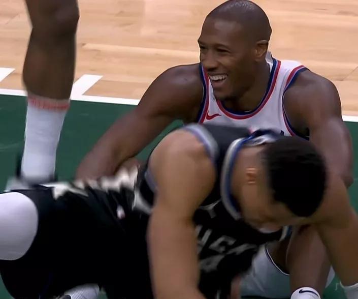 雄鹿险胜法国男篮，伦纳德打破历史纪录