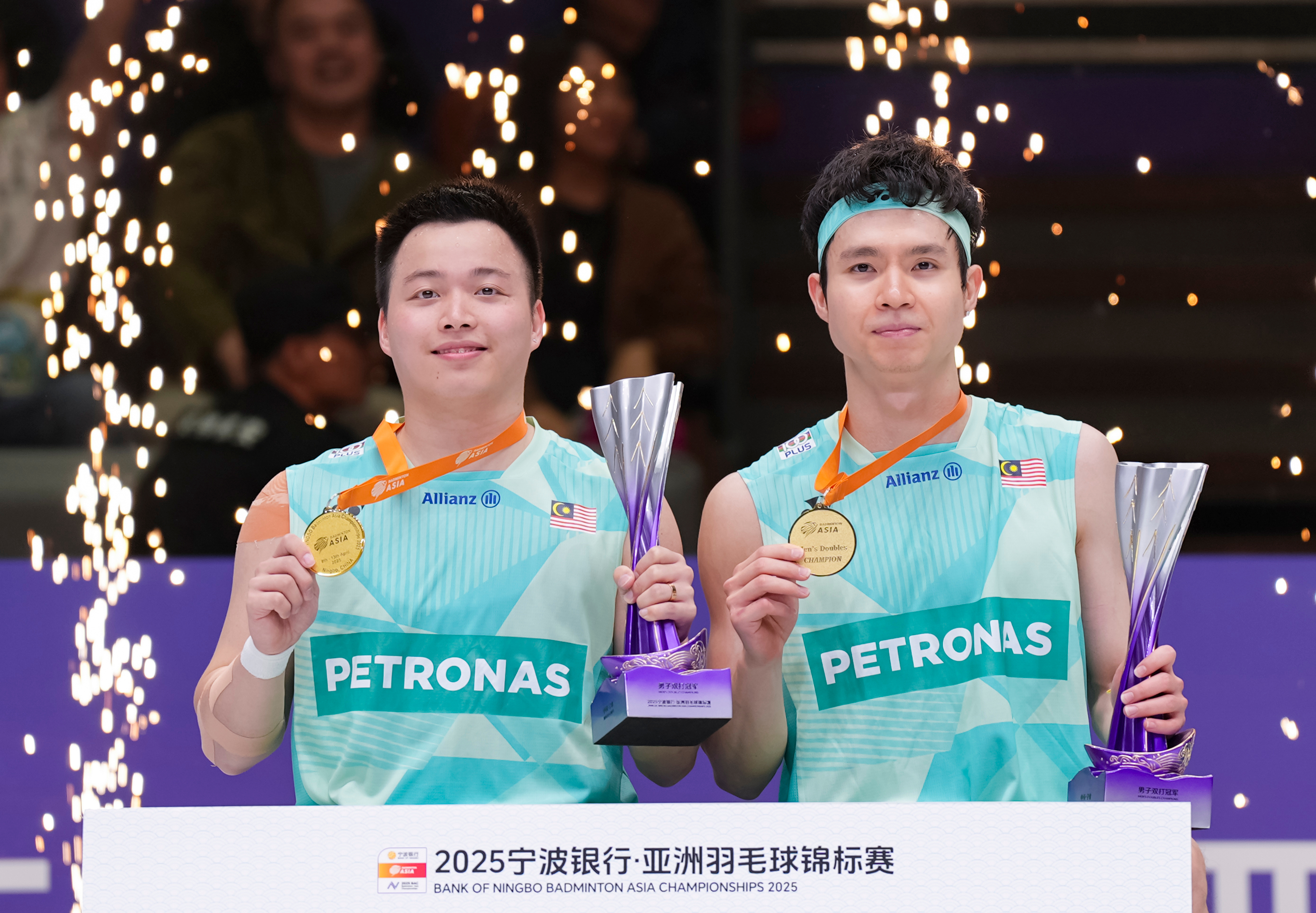 印尼羽毛球队轻取马来西亚羽毛球队，辛杜制霸全场