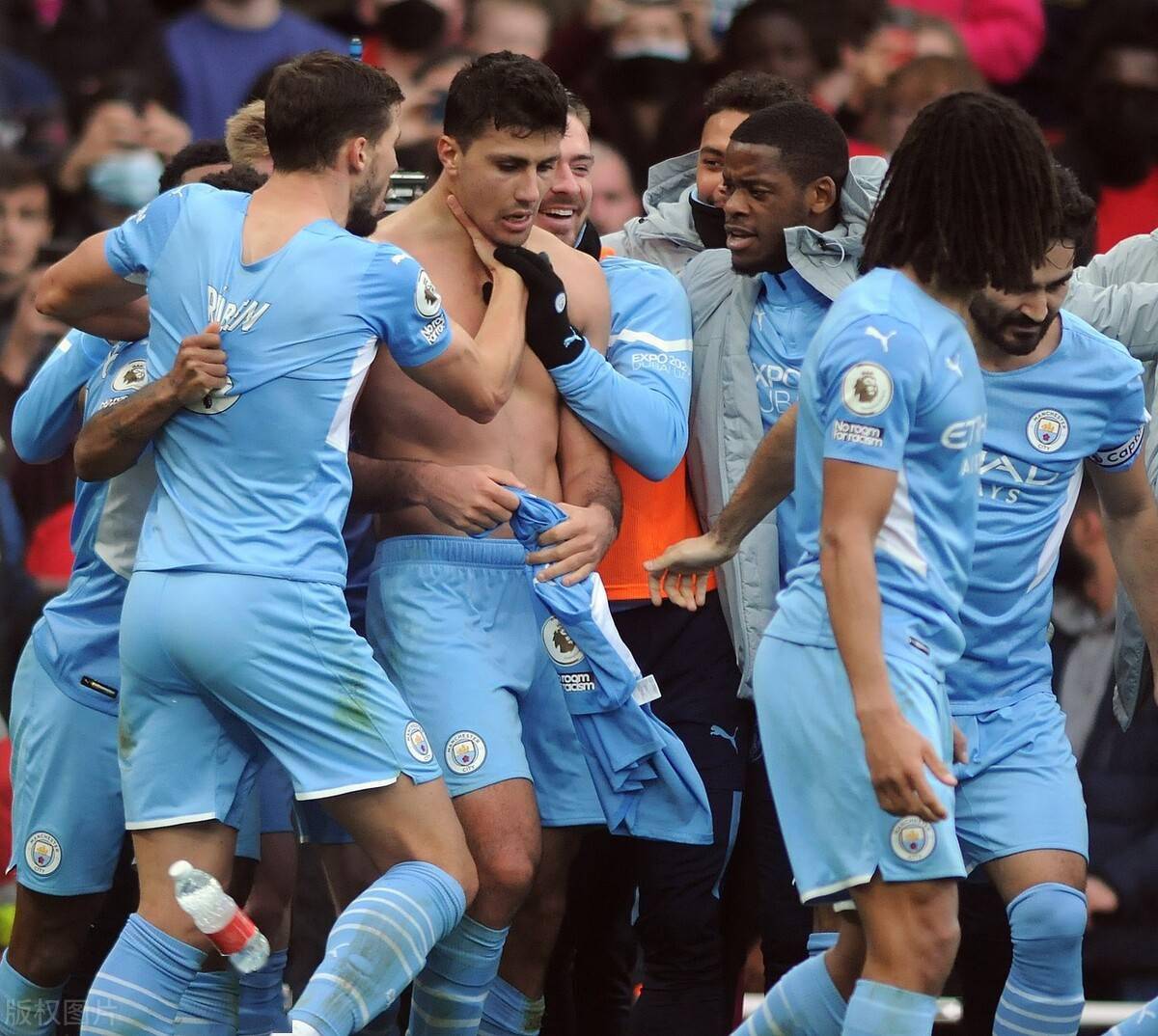曼城翻盘曼联，楚阿梅尼刷新纪录