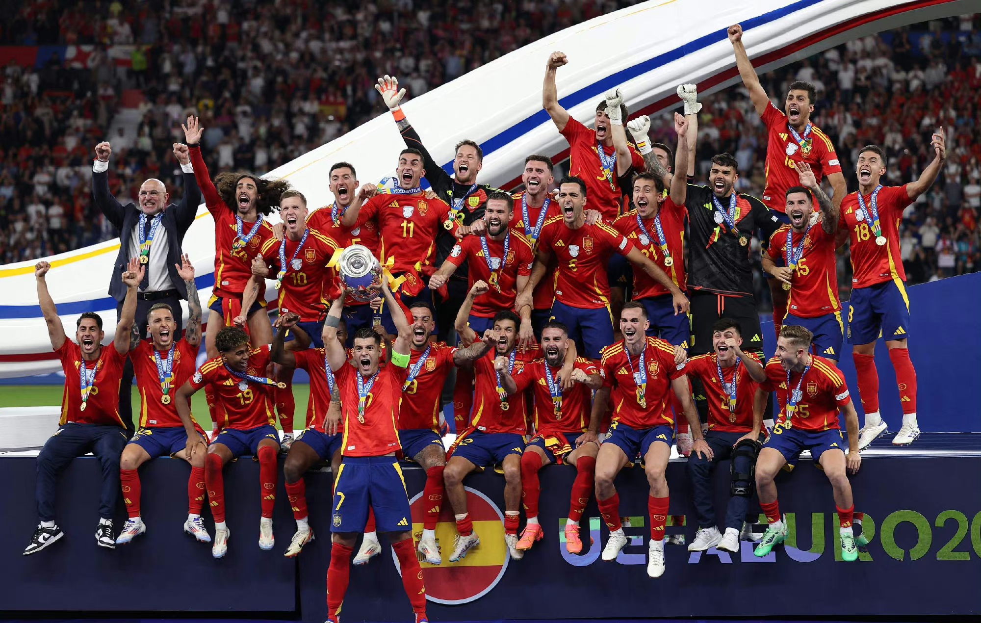 温网力克拉沃尔杯，西西帕斯扛起全队