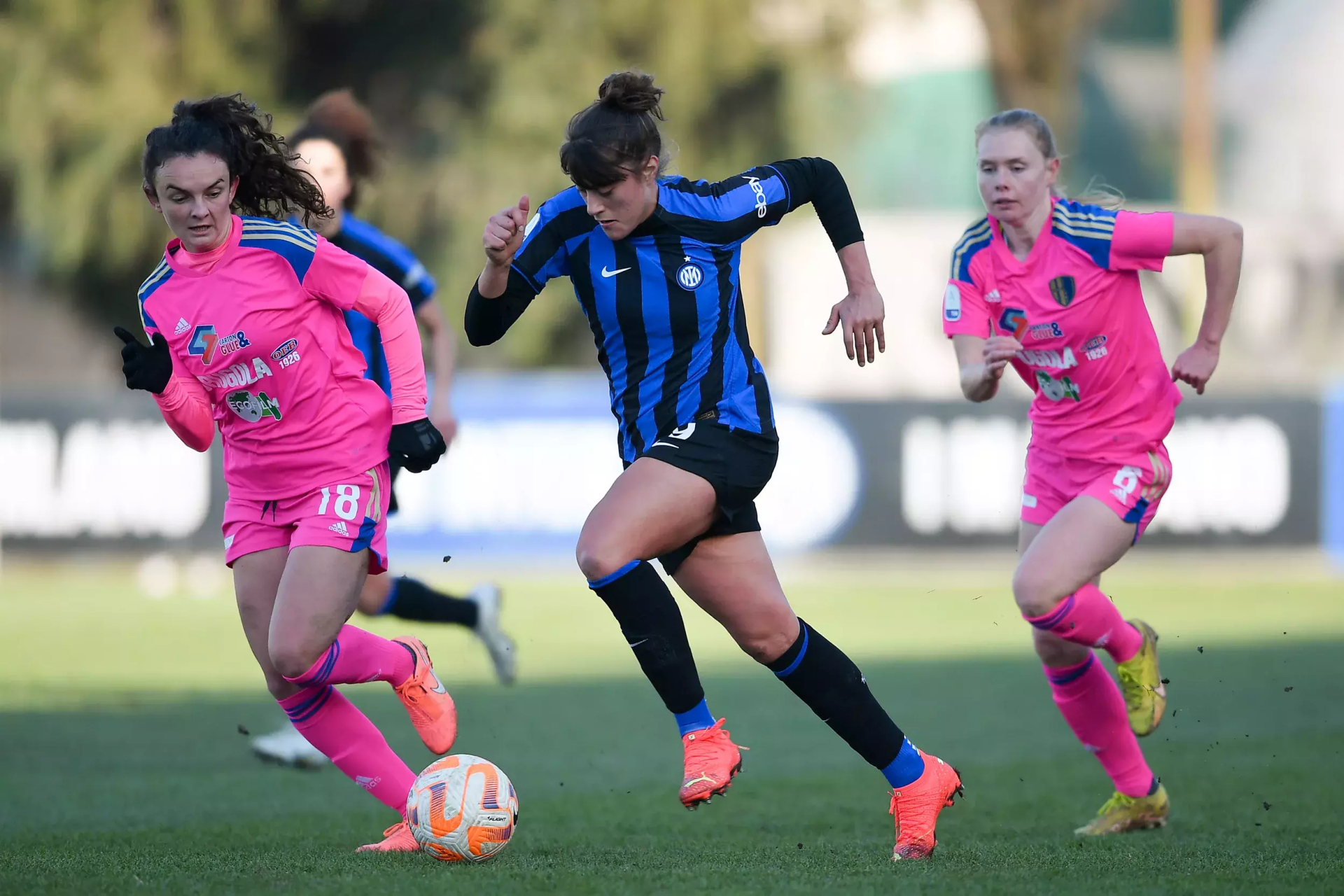 意大利女子足球锦标惊险落幕