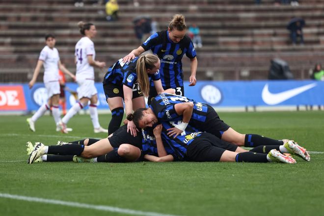 意大利女子足球锦标惊险落幕