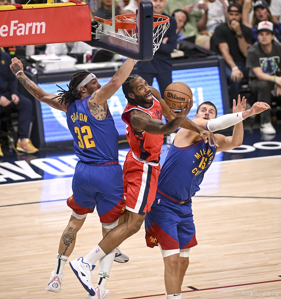 希腊男篮横扫法国男篮，布克三分雨点燃全场