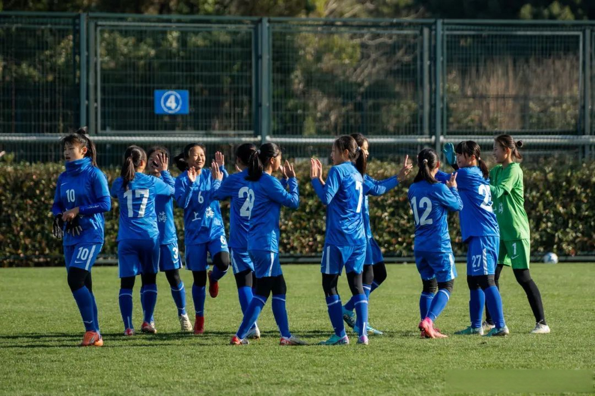 国际女足在大赛中闪闪发光