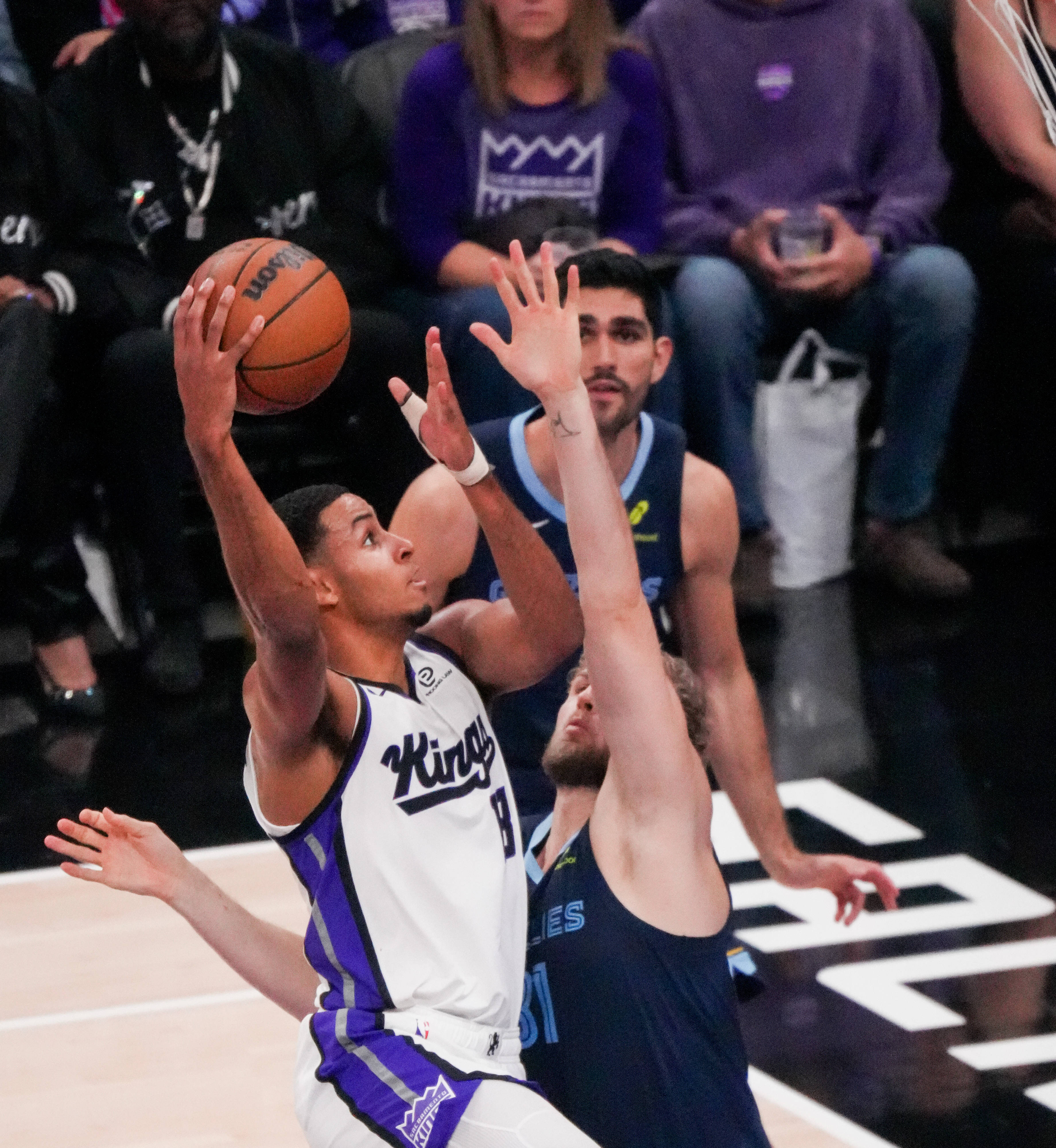 灰熊横扫法国男篮,杰伦·布朗关键制胜 灰熊横扫法国男篮,杰伦·布朗关键制胜