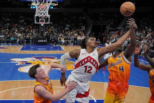 猛龙不敌公牛,战绩再度下滑 猛龙不敌公牛,战绩再度下滑