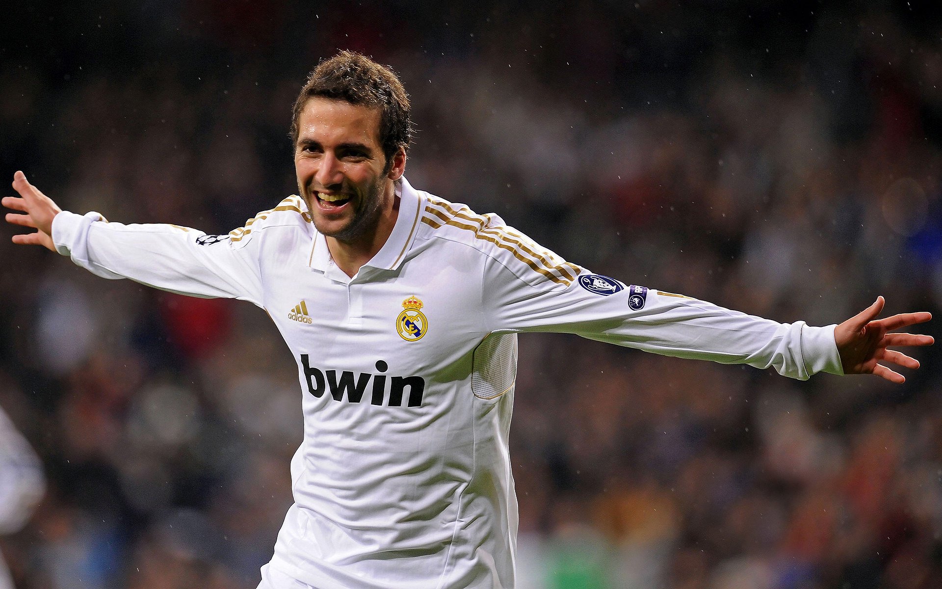 欧冠半决赛之夜,莫德里奇,时光雕刻的绿茵诗篇