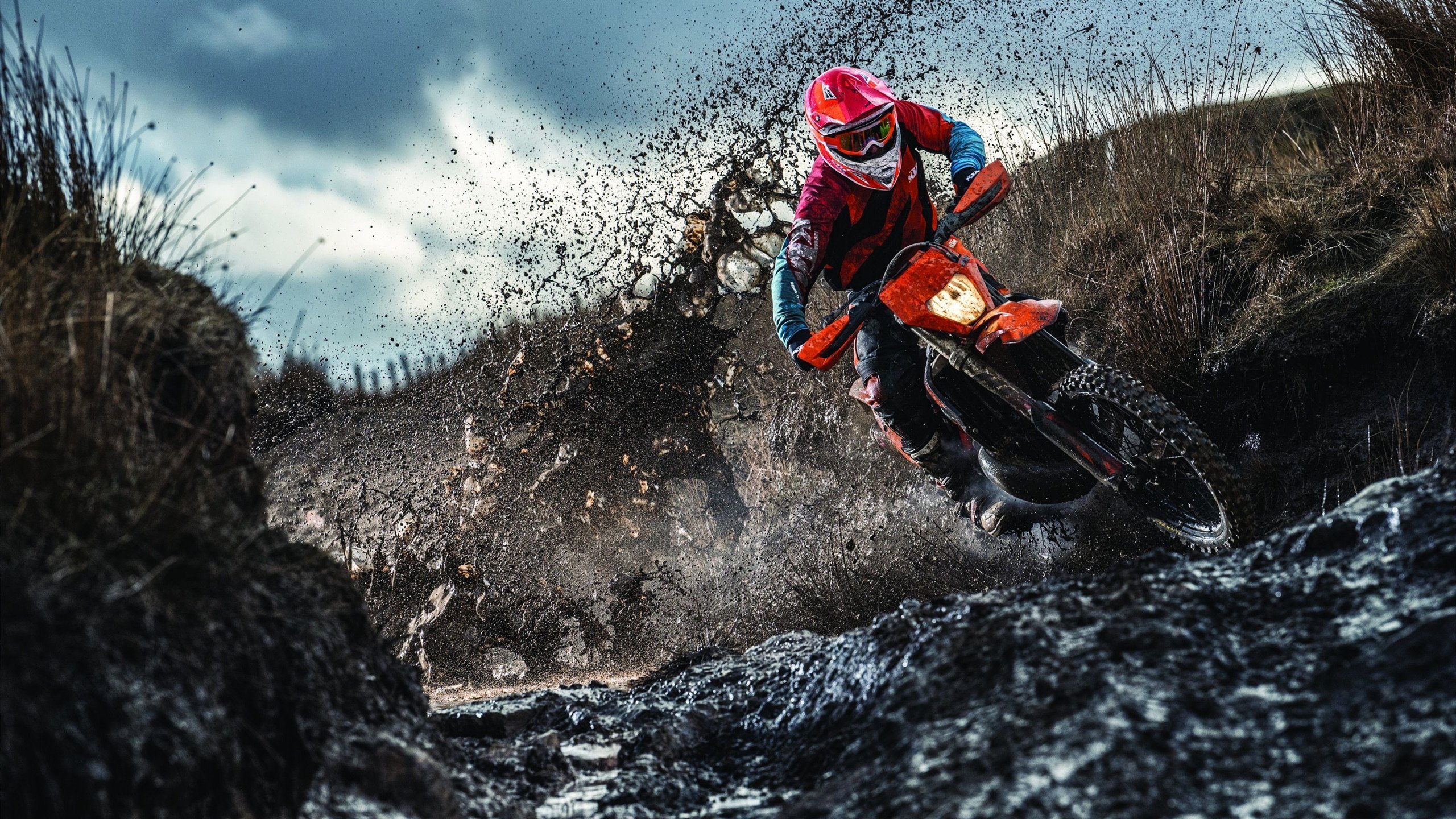 洪都拉斯击败AC米兰,当足球童话照进现实,穆勒的稳定哲学何以不朽?